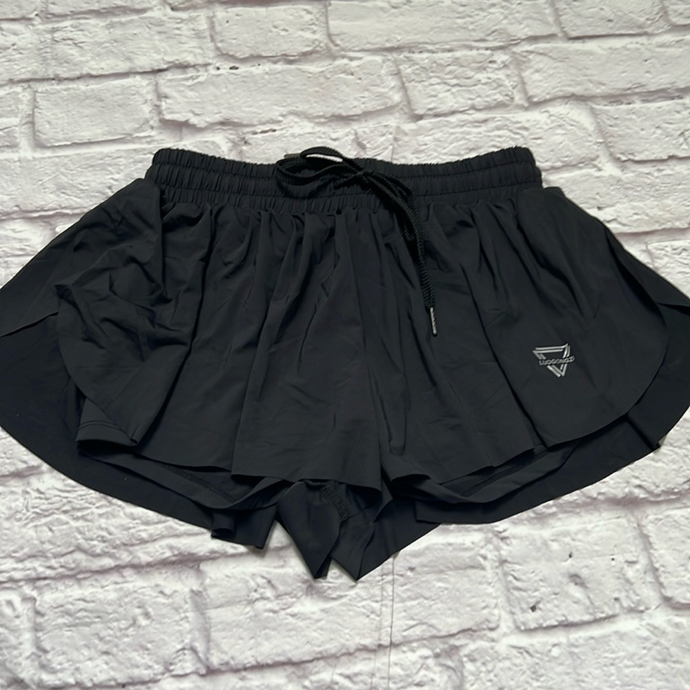 Women’s black flowy shorts phone pocket